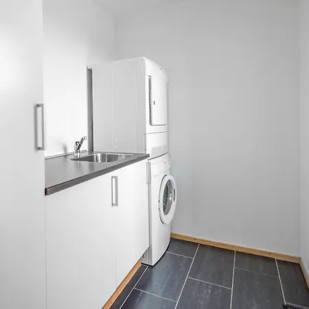 Apartament 3 Bedroom Beautiful In Romo *