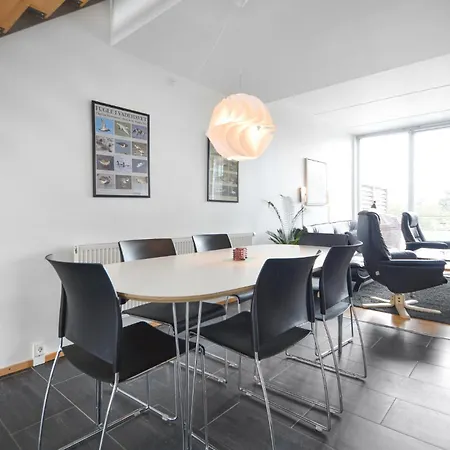 Apartament 3 Bedroom Beautiful In Romo *